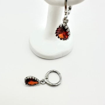 Creolen „Scarlet Drop“ mit rotem Glas (Silber-Optik)