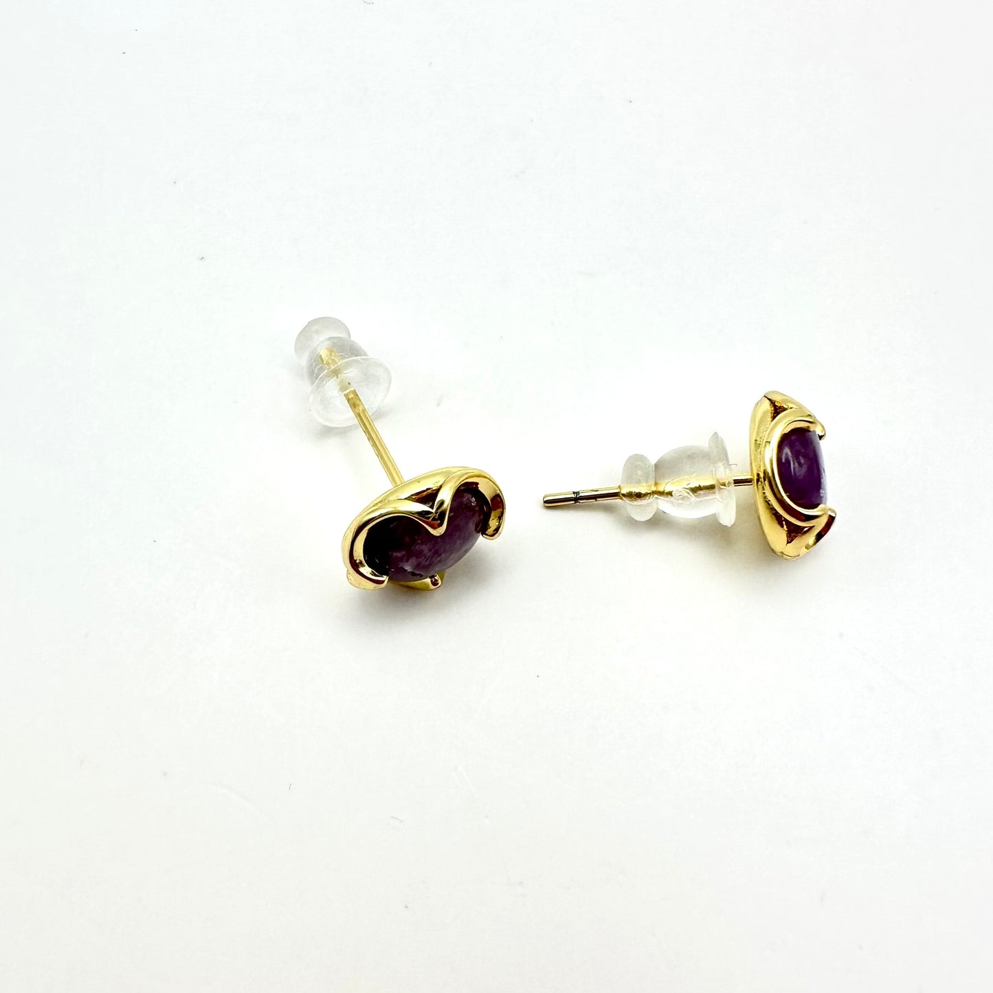 Ohrstecker „Burgundy Mist“ mit strukturiertem Glas