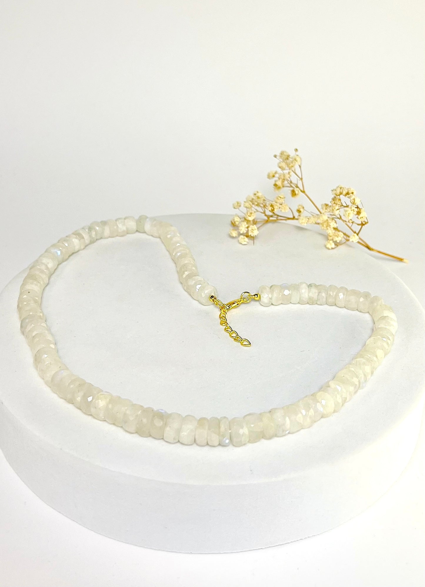 Collier aus Regenbogen Mondstein