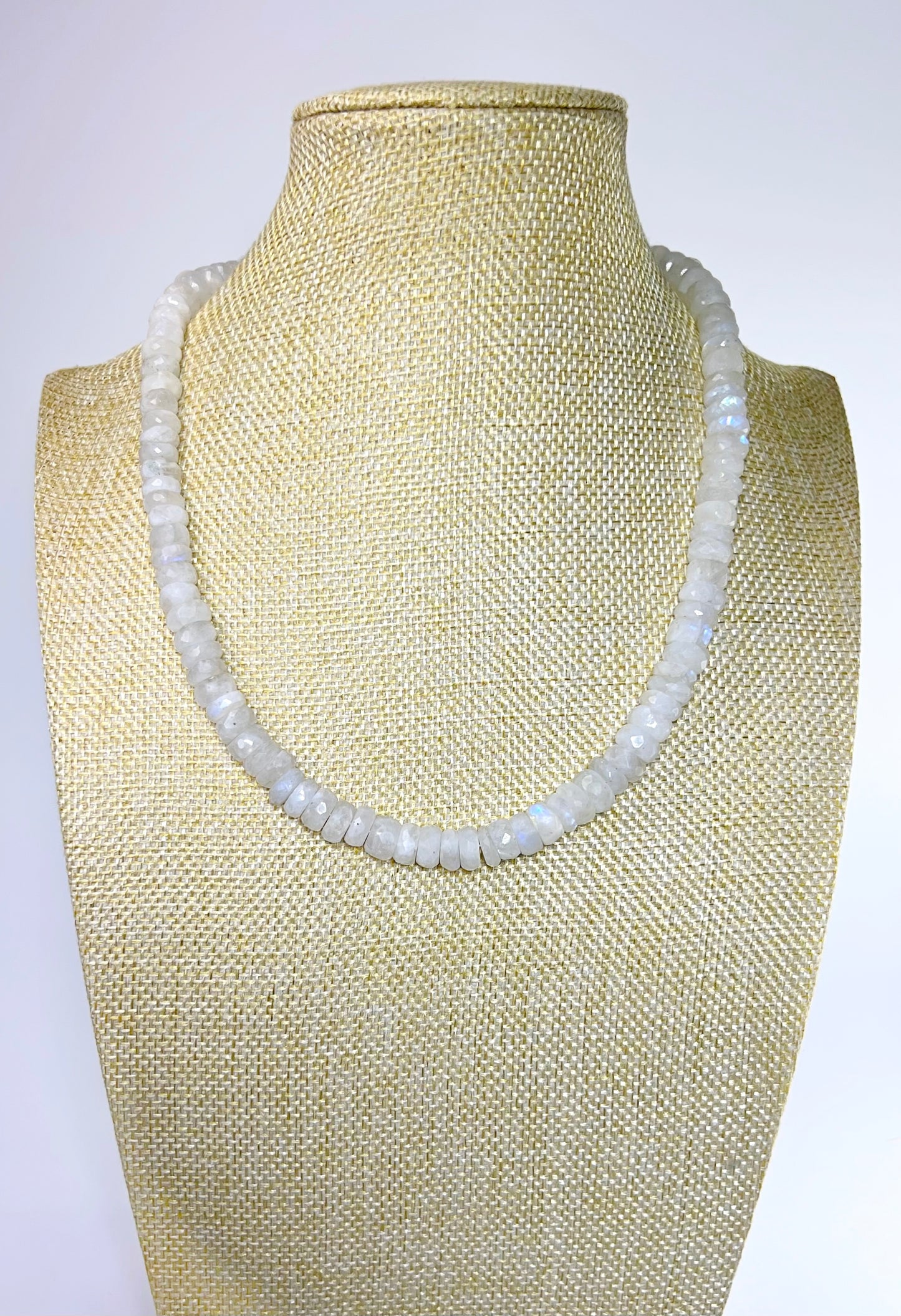 Collier aus Regenbogen Mondstein