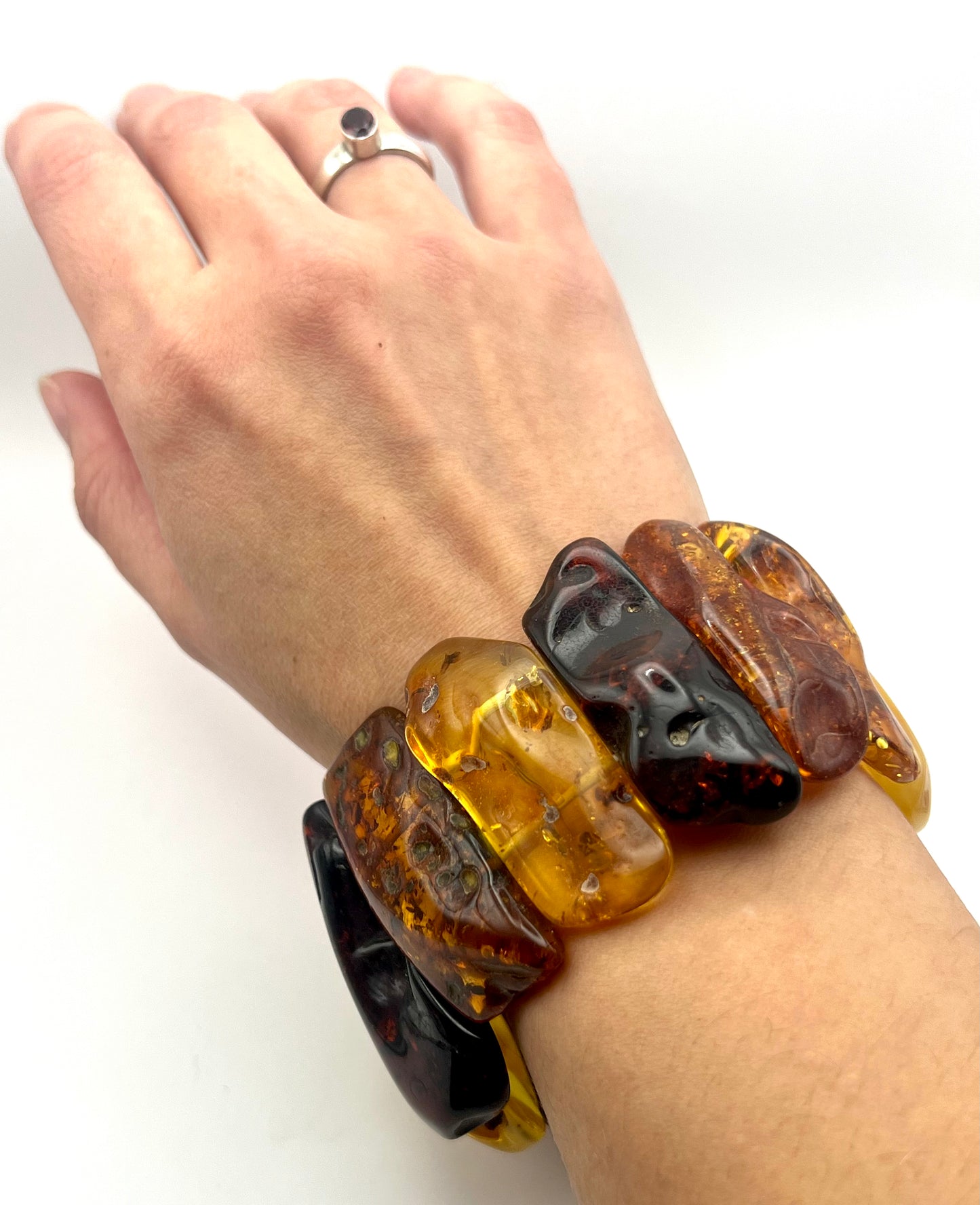 Beeindruckendes Armband aus poliertem Natur-Bernstein