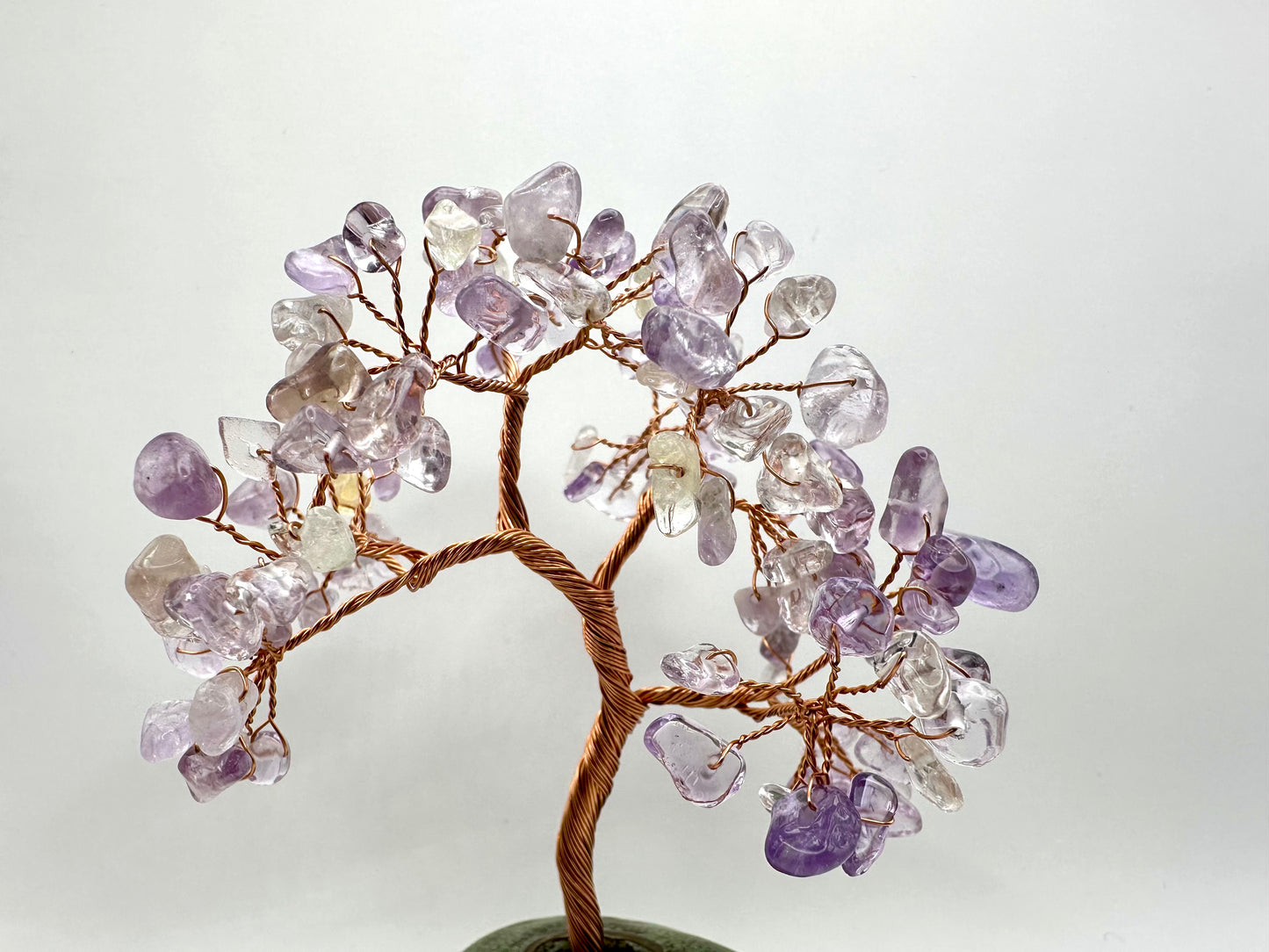 Elegantes Deko-Objekt aus beruhigendem Ametrin