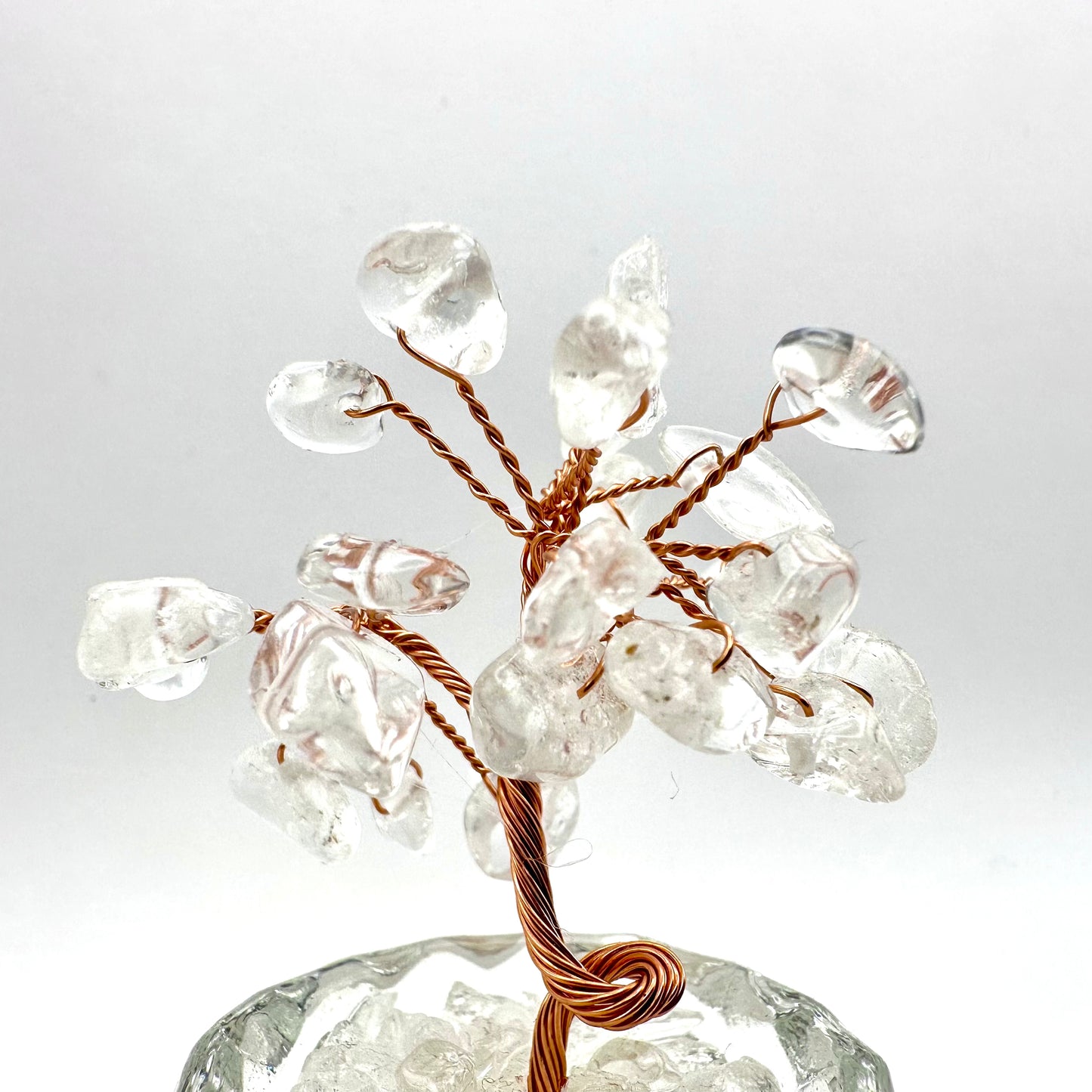 Strahlendes Deko-Objekt aus klarem Bergkristall