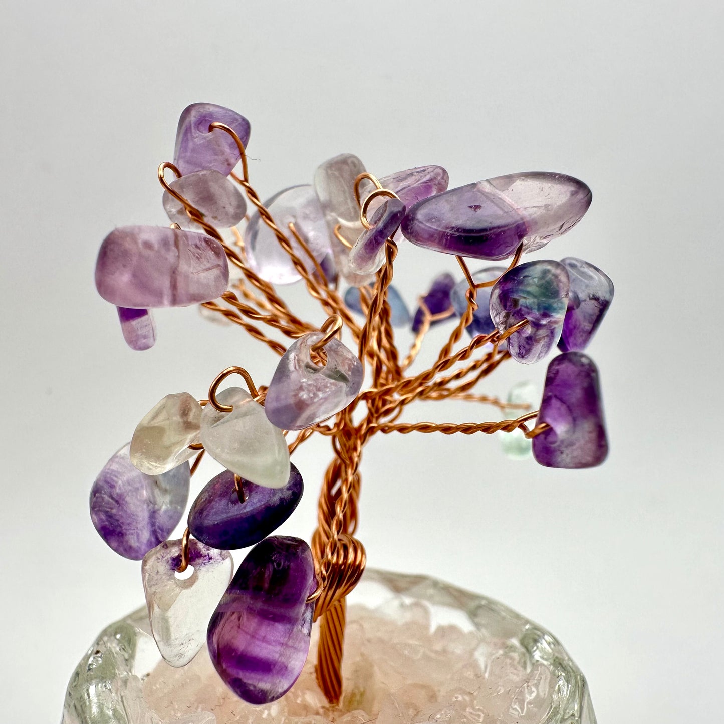 Kleiner, beruhigender Deko-Baum aus lila Amethyst