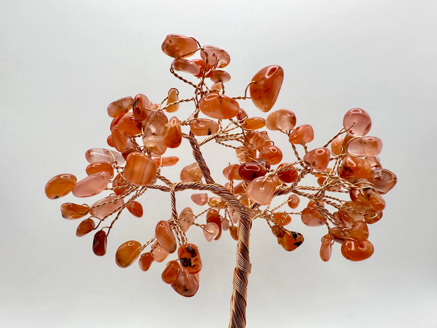 Energetisches Deko-Objekt aus leuchtendem Karneol