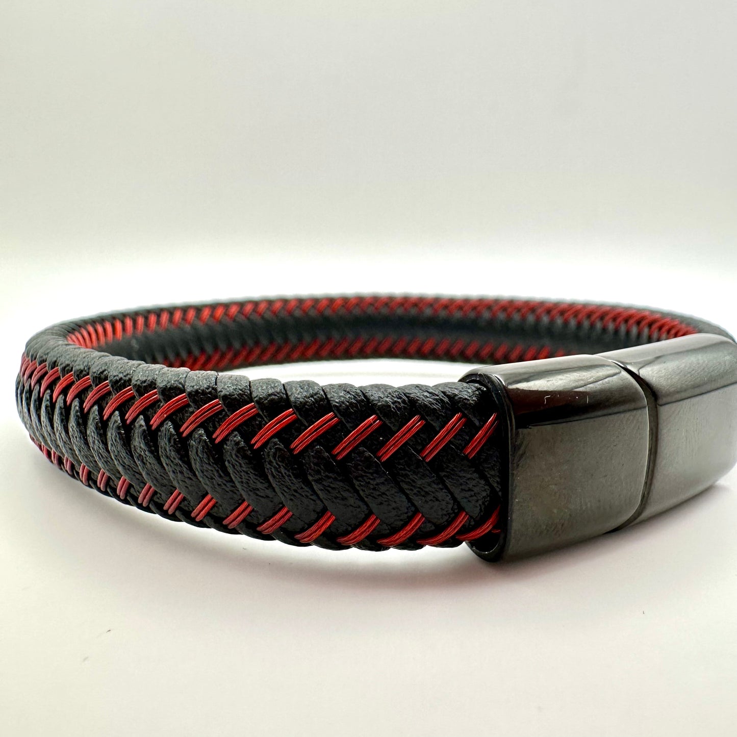 Herren-Armband „Nexus Weave“ in Schwarz & Rubinrot