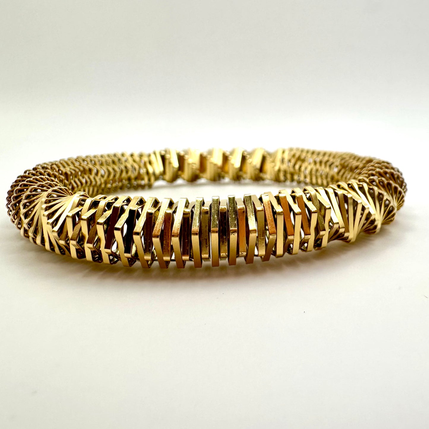 Armreif „Urban Structure“ in Gold-Optik
