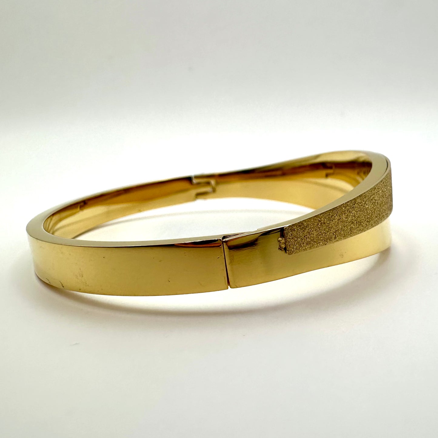 Armreif „Golden Horizon“ mit Sparkle-Finish