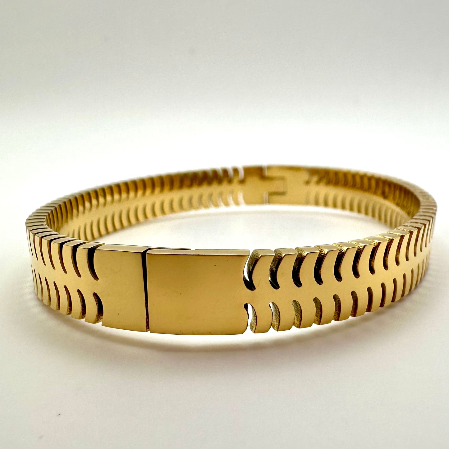 Armreif „Geometric Spine“ in Gold-Optik