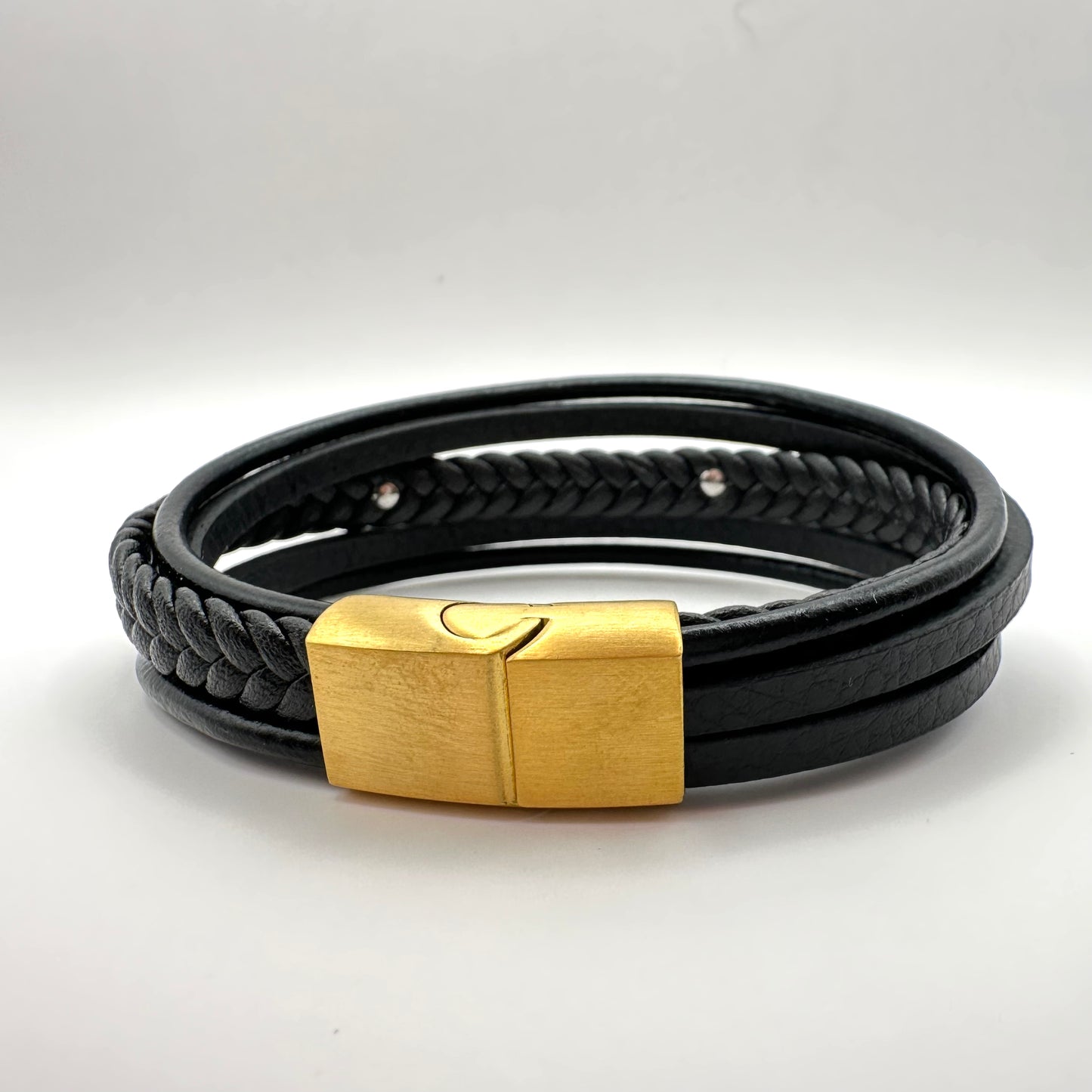 Herren-Lederarmband mit goldener ID-Platte