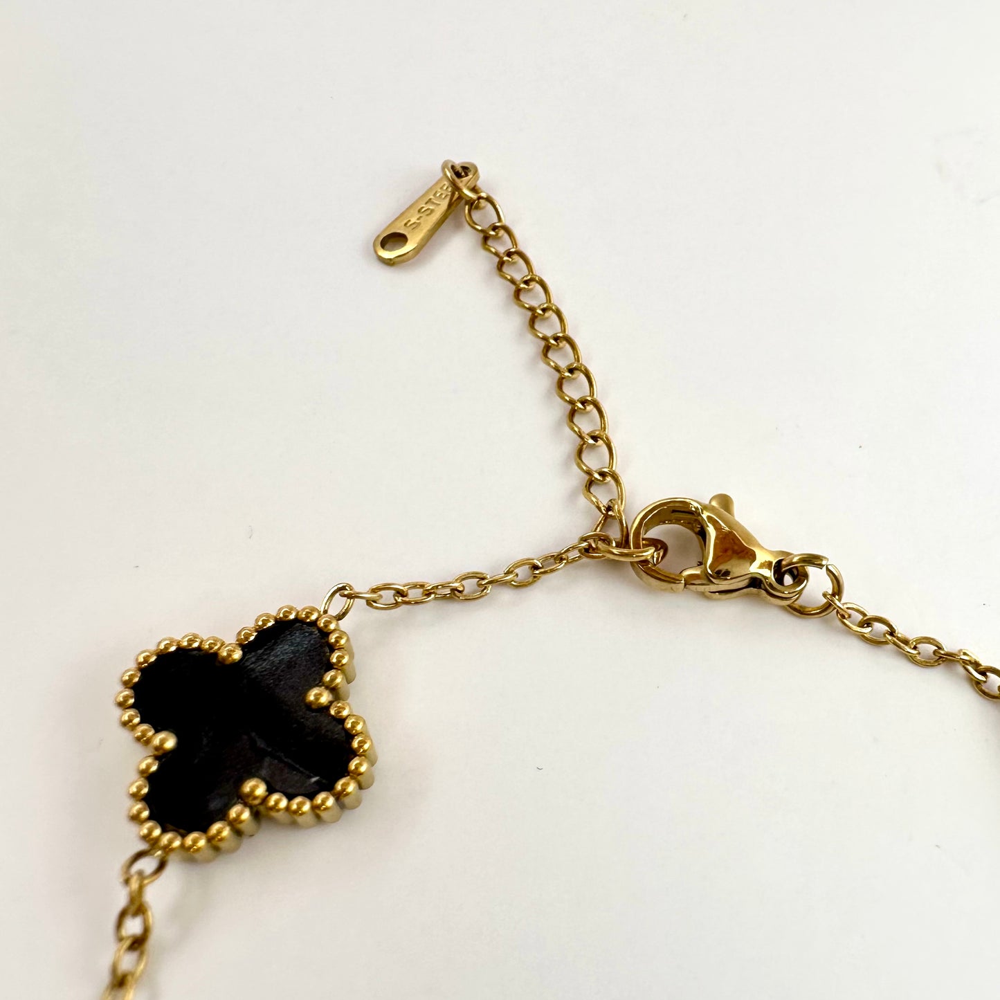Klassisches Glücksklee-Armband