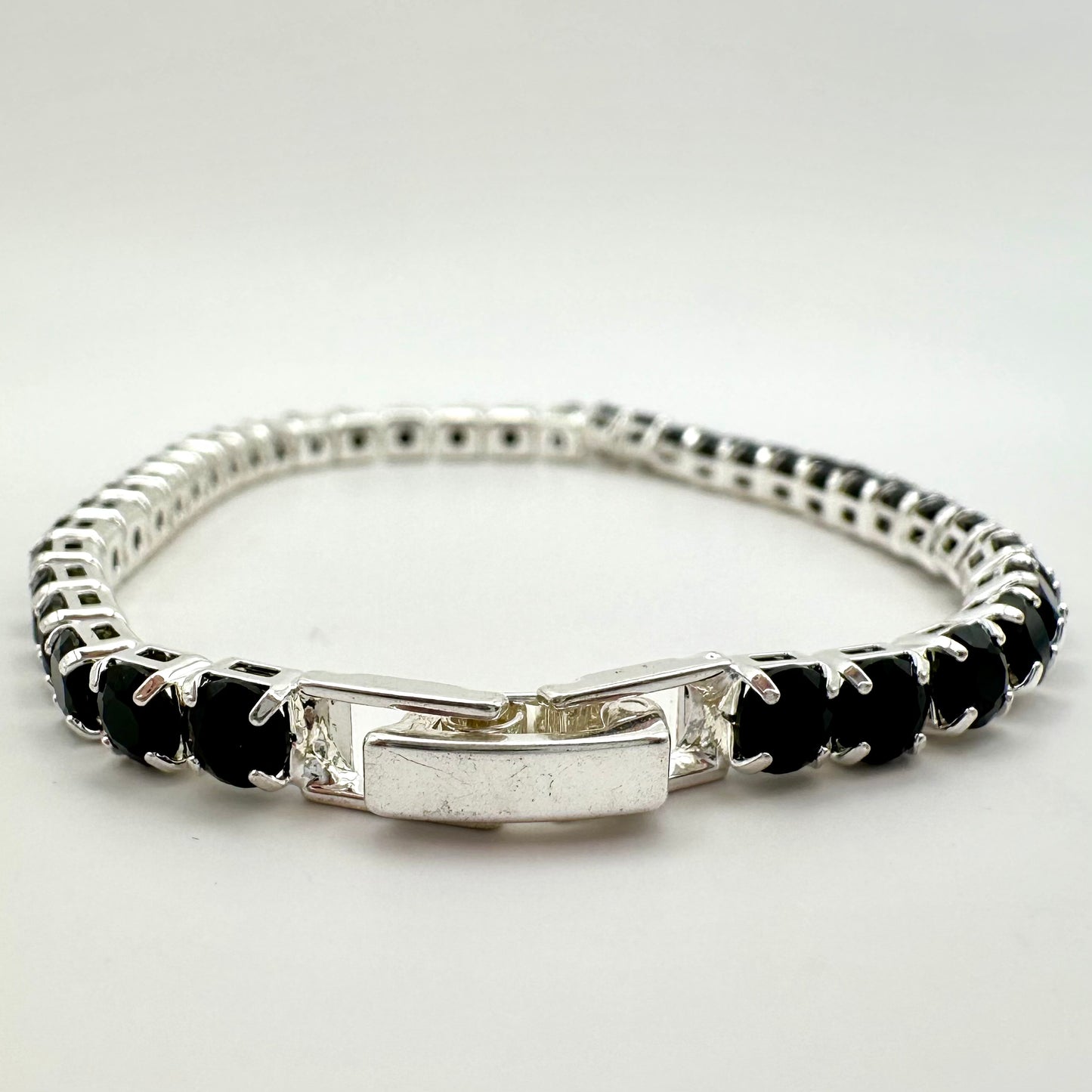 Damen-Tennisarmband „Midnight Star“ mit schwarzen Kristallen