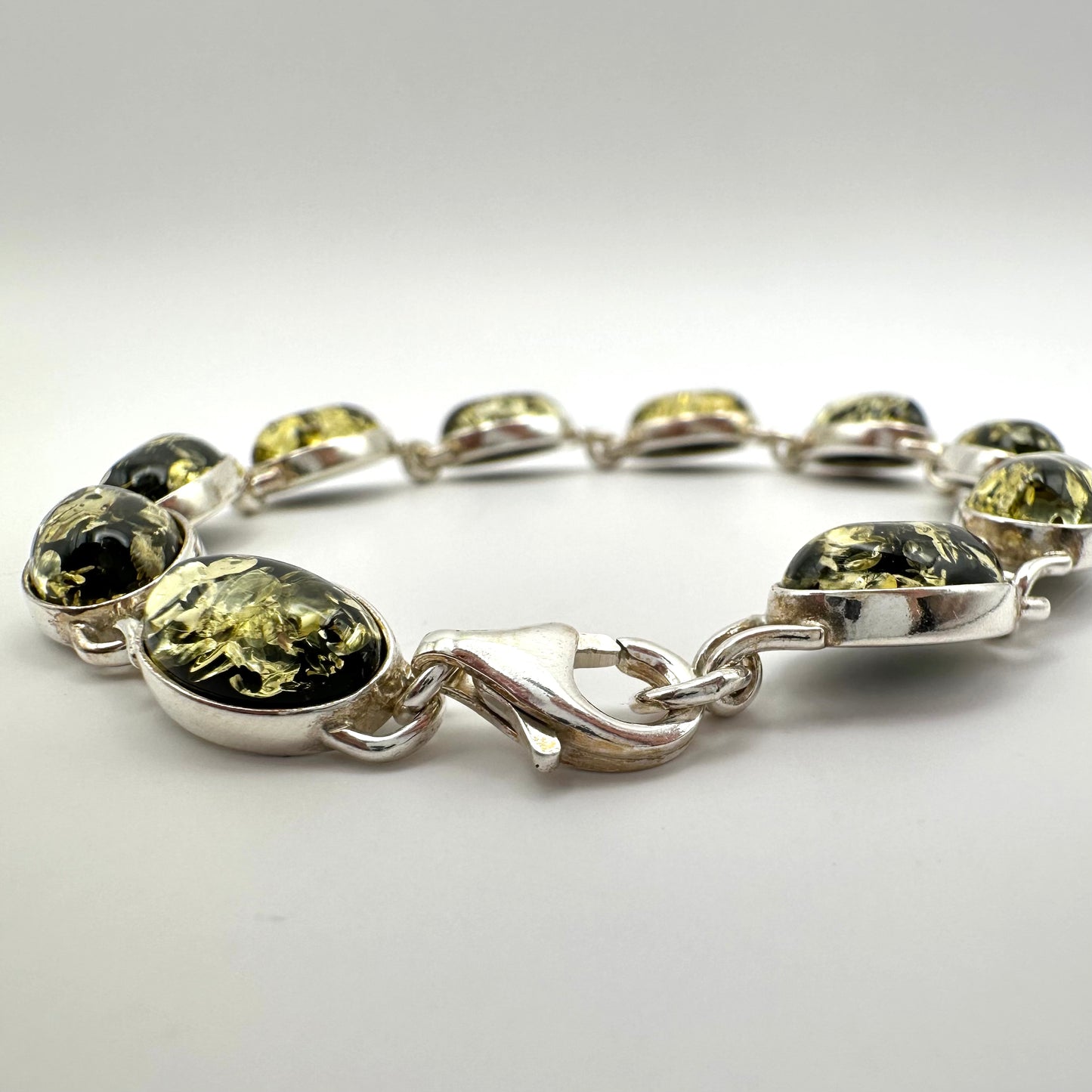 Damen-Armband „Forest Amber“ mit grünem Bernstein