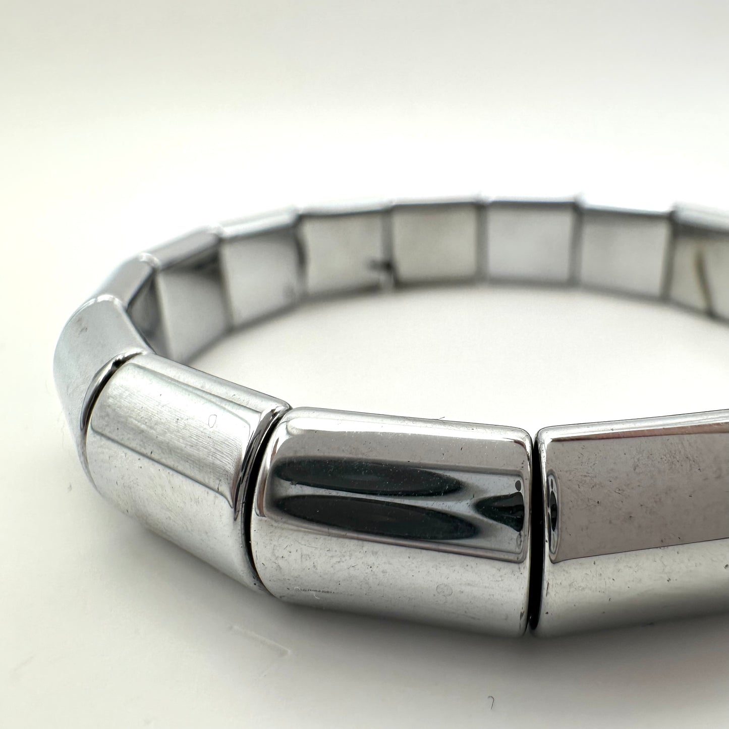Hämatit-Armband – Modernes Ziegel-Design