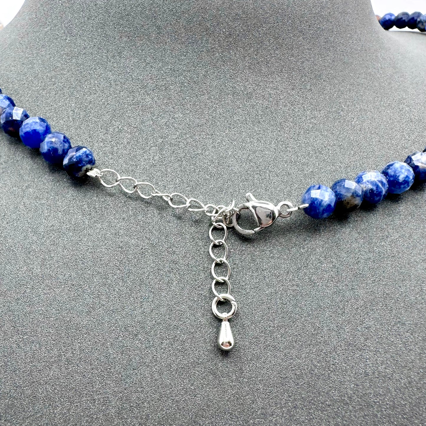 Schmuck-Set aus facettiertem Sodalith (Halskette & Armband)