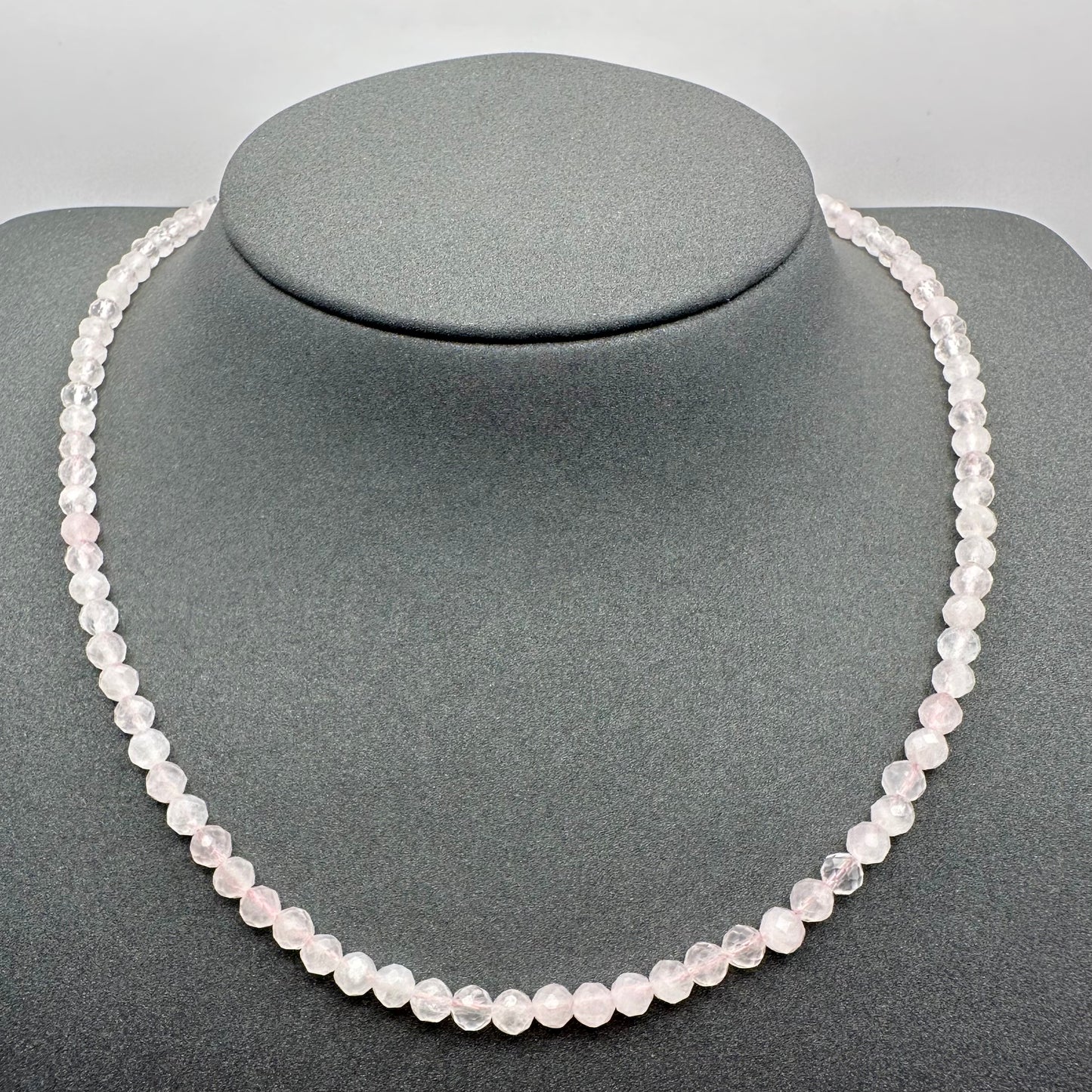 Schmuck-Set aus facettiertem Rosenquarz (Halskette & Armband)