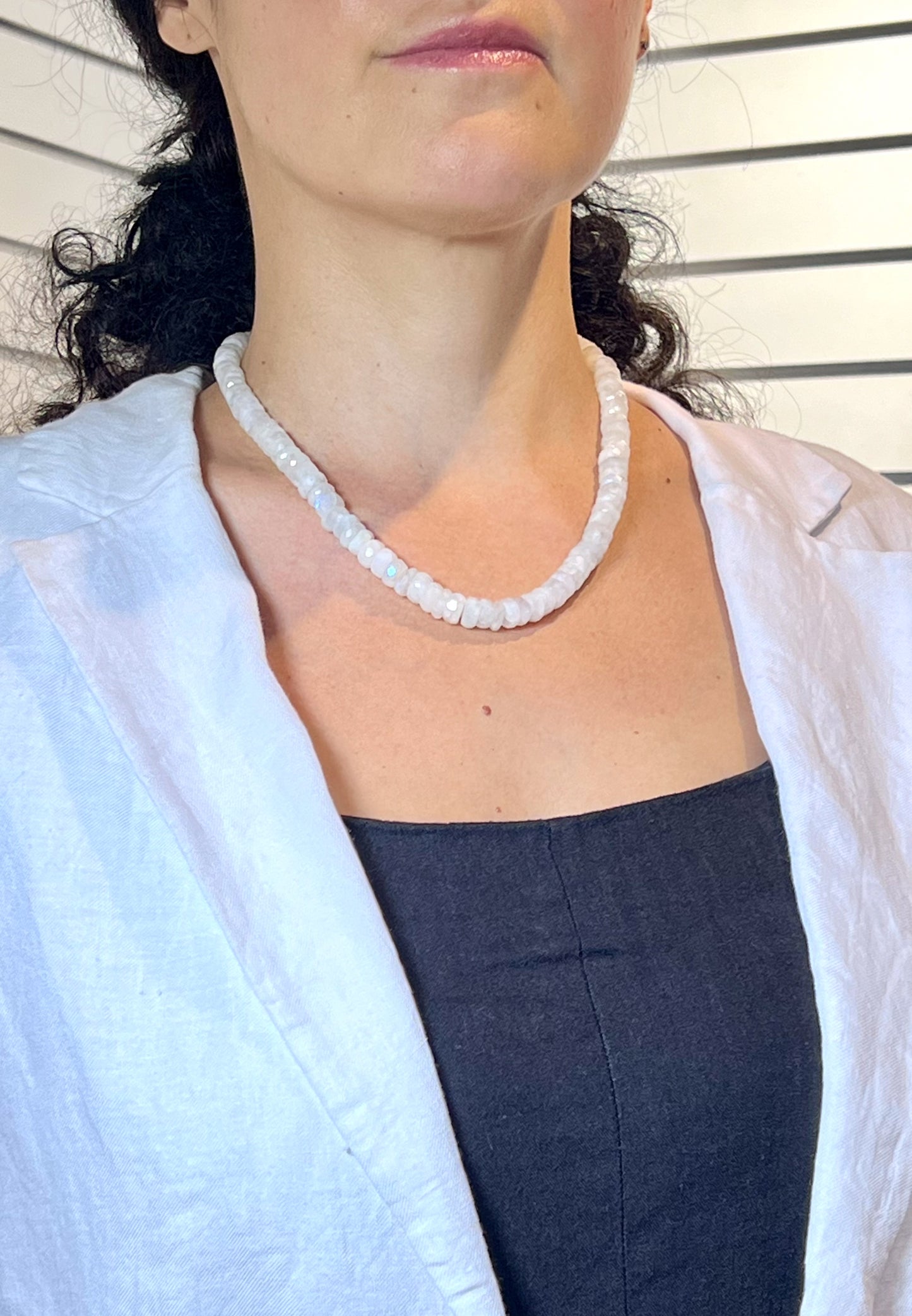 Collier aus Regenbogen Mondstein