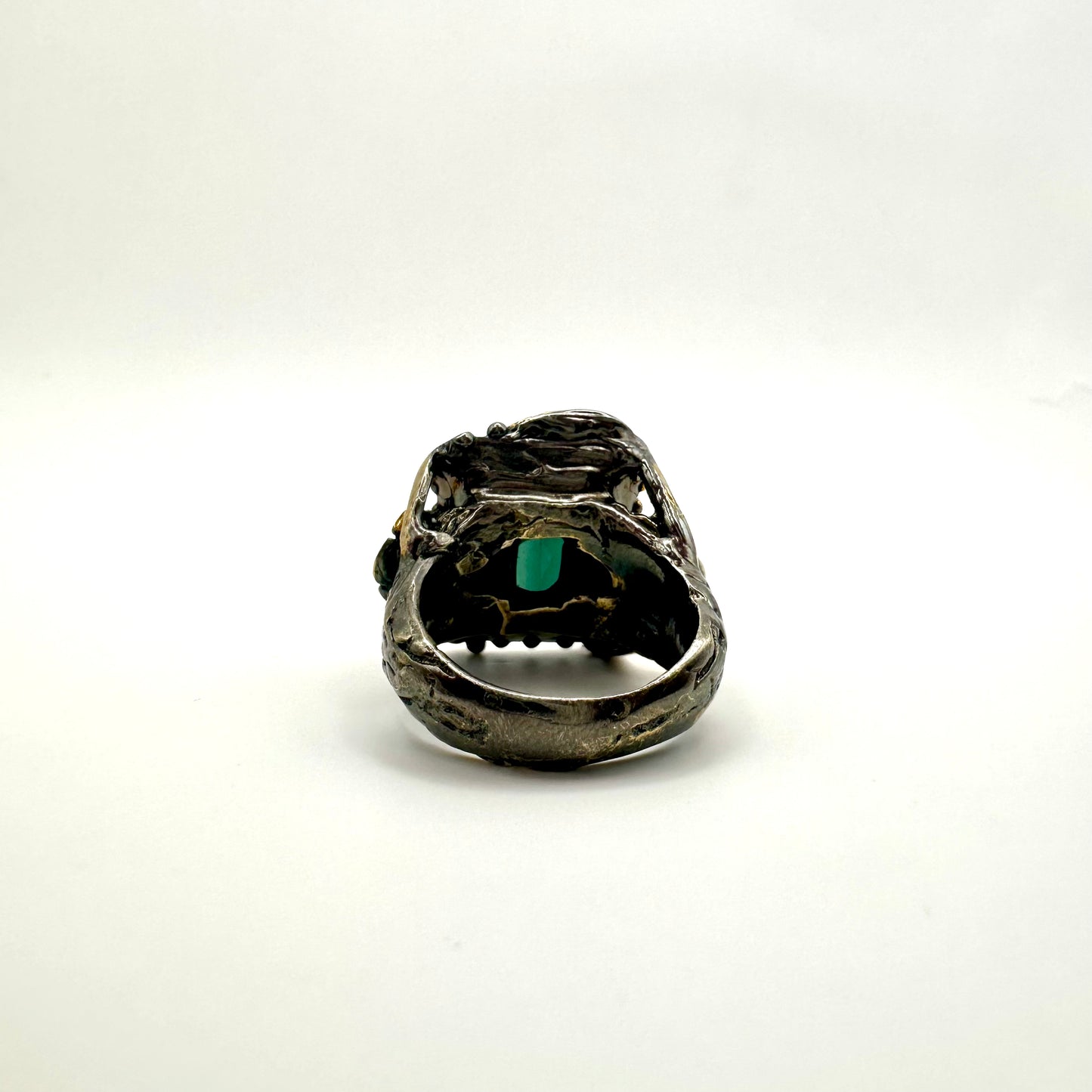 Ring mit grünem Alexandrit – Florale Eleganz