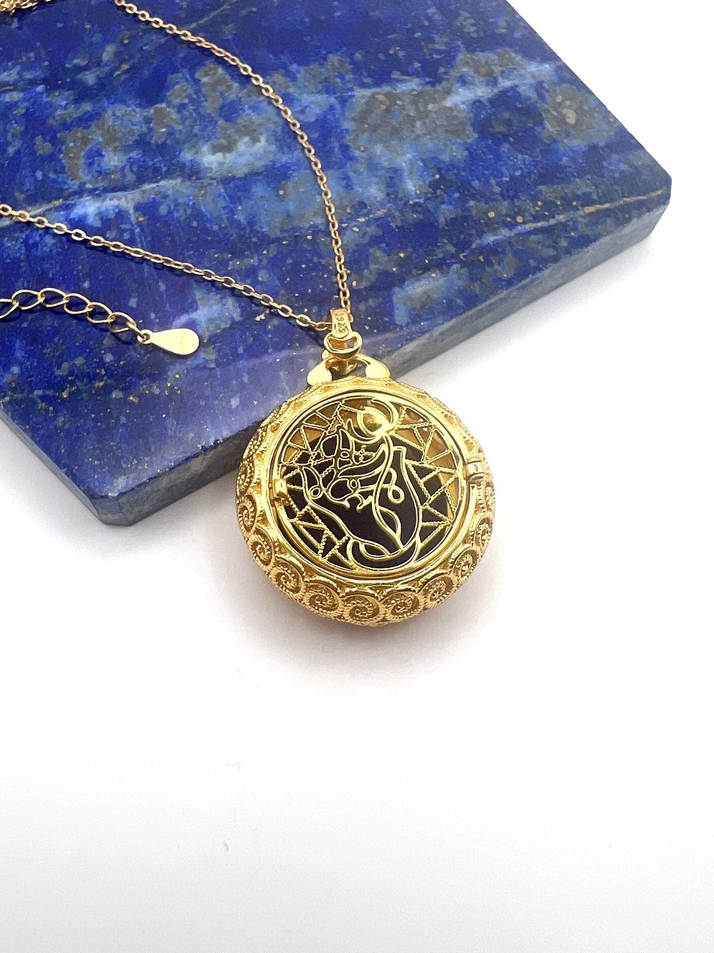 Eleganter Anhänger mit echtem Lapislazuli in vergoldetem Silber (925)