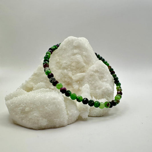 Rubin in Zoisit (facettiert) Armband
