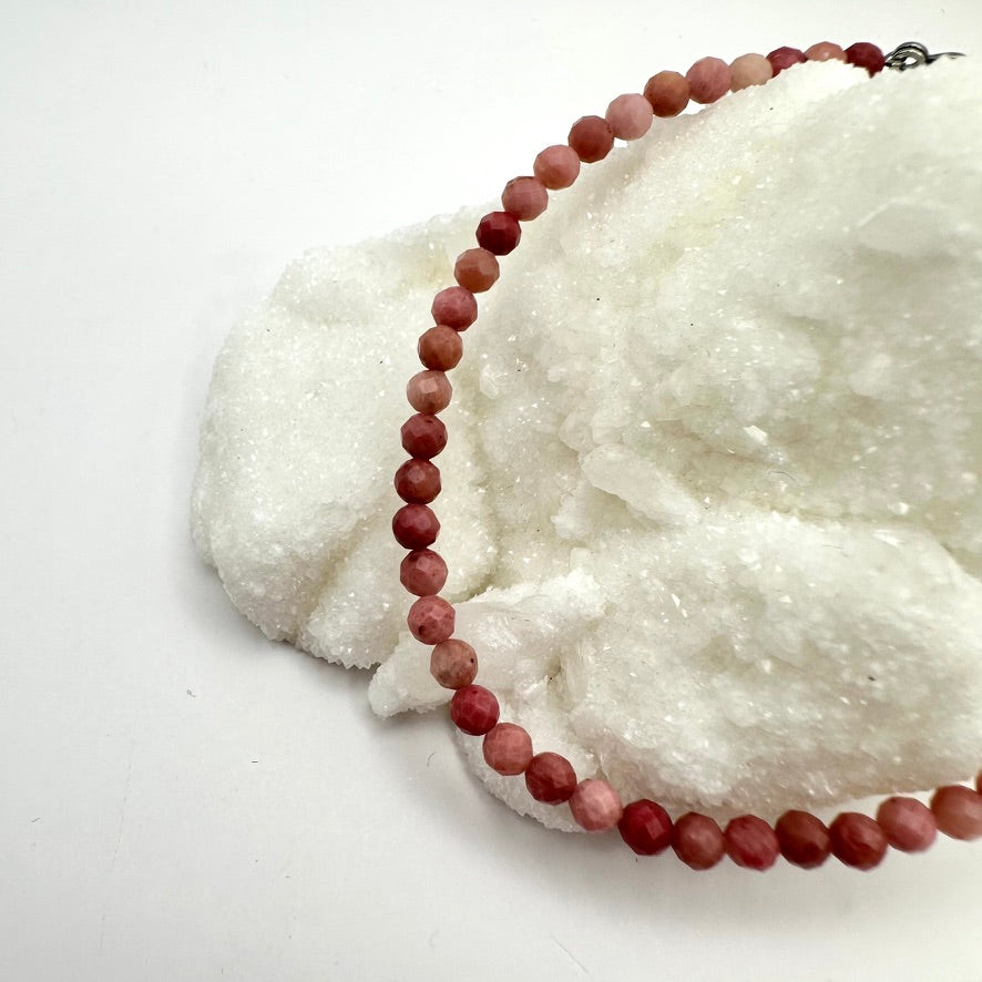Rhodonit (facettiert mit Verschluss) Armband