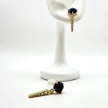 Ohrhänger „Midnight Spike“ mit dunkelblauem Glas