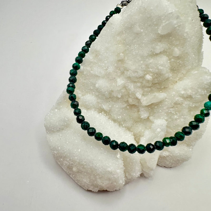 Malachit (facettiert mit Verschluss) Armband