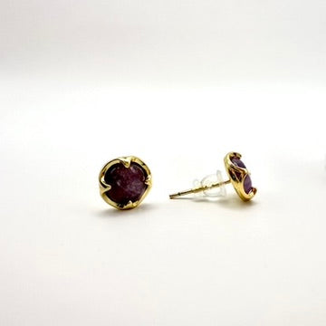 Ohrstecker „Burgundy Mist“ mit strukturiertem Glas
