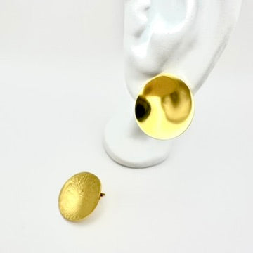 Matte Statement-Ohrstecker „Golden Satin“ aus Edelstahl