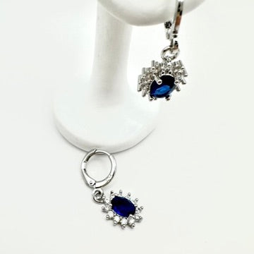 Huggies „Royal Sapphire“ mit blauem Stein (Silber-Optik)