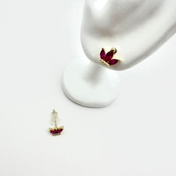 Ohrstecker „Pink Lotus Bloom“ mit fuchsiafarbenem Glas