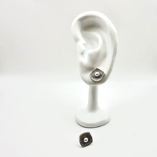 Quadratische Ohrstecker „Pearl Pavé“ mit Zirkonia