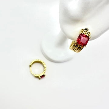 Breite Creolen „Ruby Honeycomb“ mit pink-rotem Glas