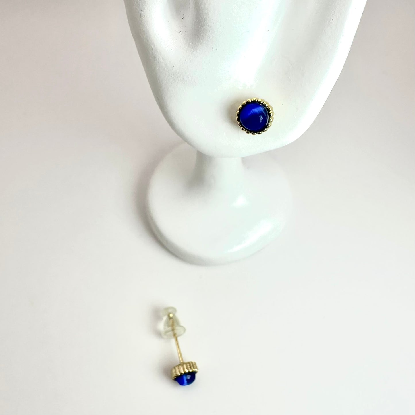 Ohrstecker „Blue Glow“ mit farbigem Glas