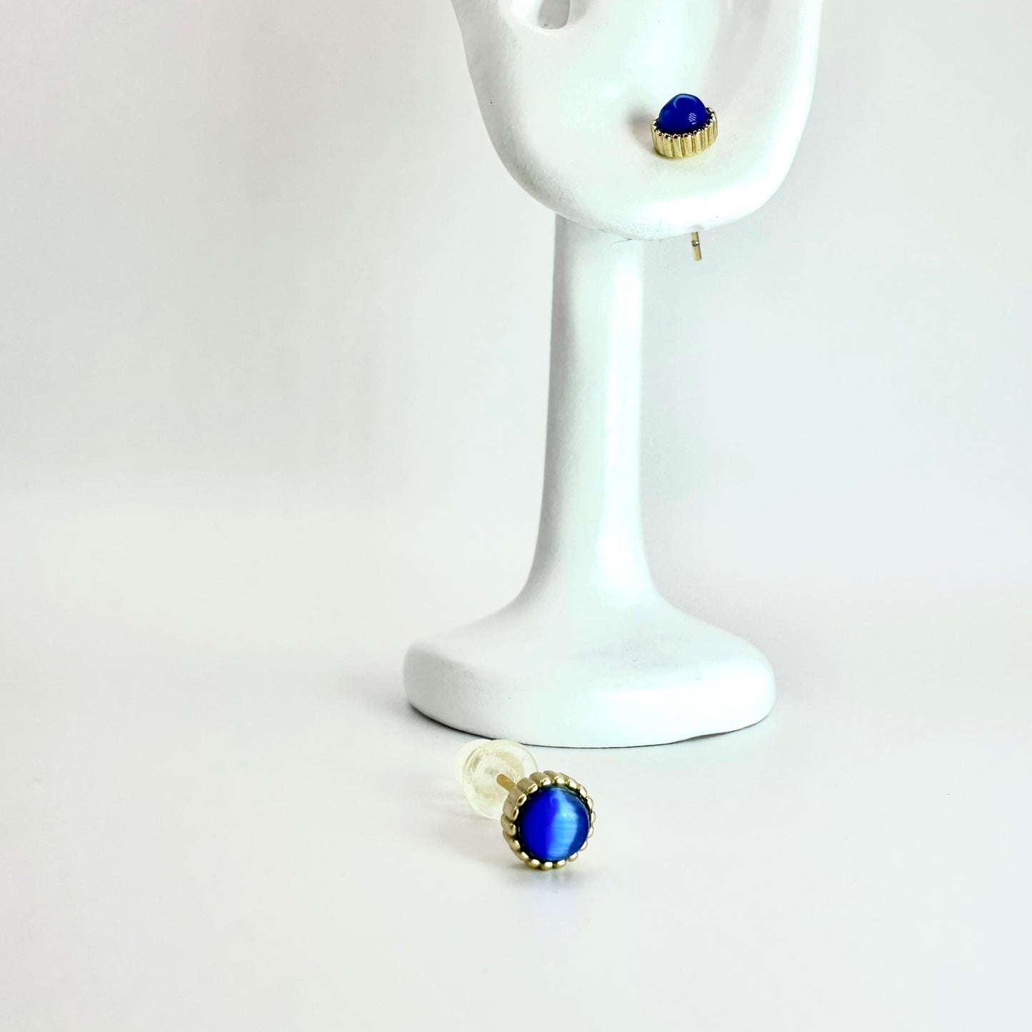 Ohrstecker „Blue Glow“ mit farbigem Glas