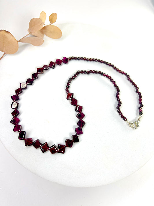 Collier aus Granaten_11