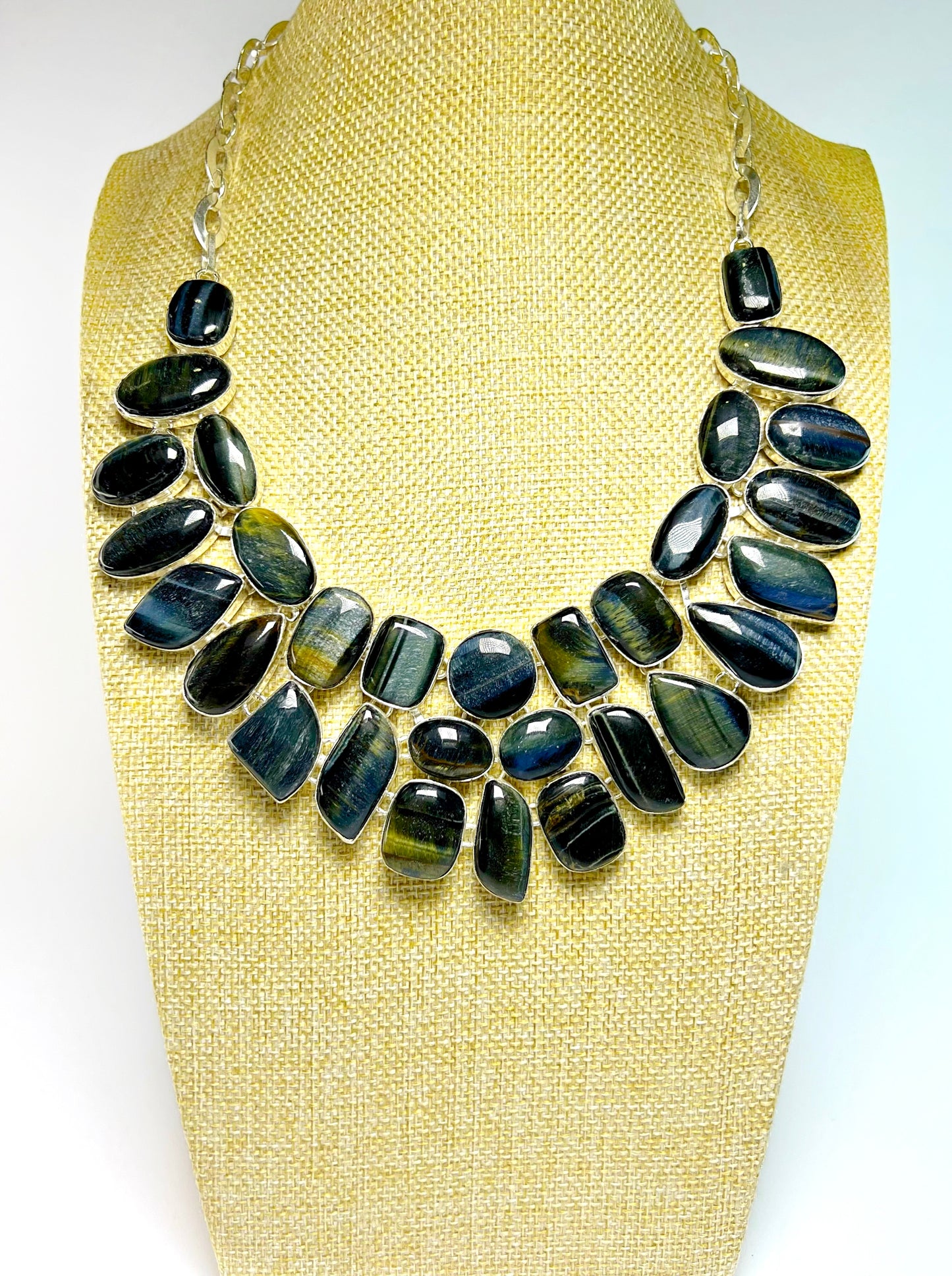 Collier aus Falkenauge