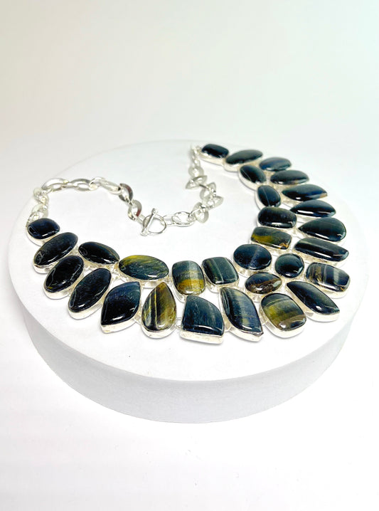 Collier aus Falkenauge