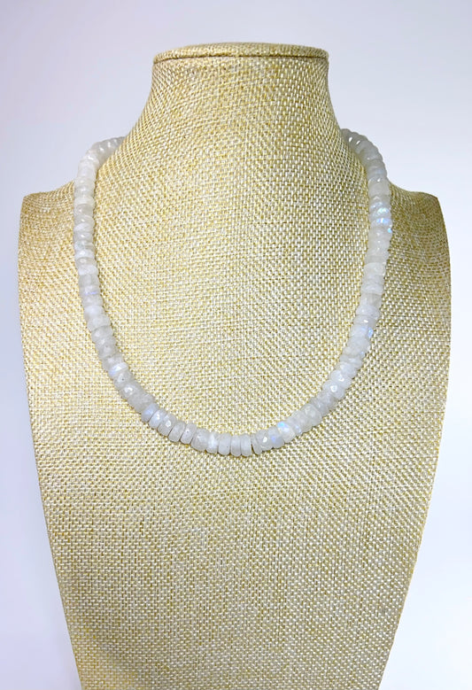 Collier aus Regenbogen Mondstein