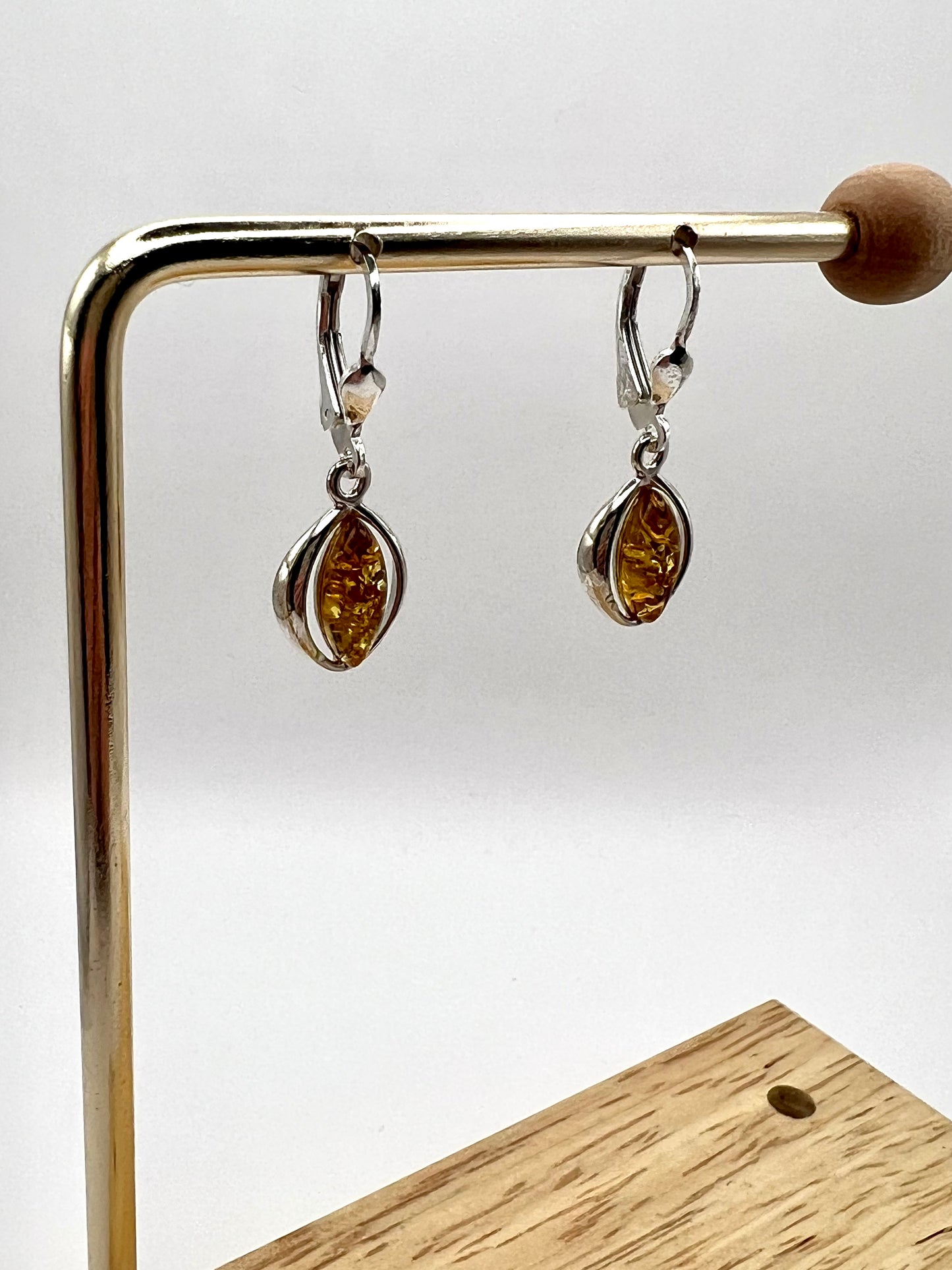 Elegante Silber-Ohrhänger mit Natur-Bernstein