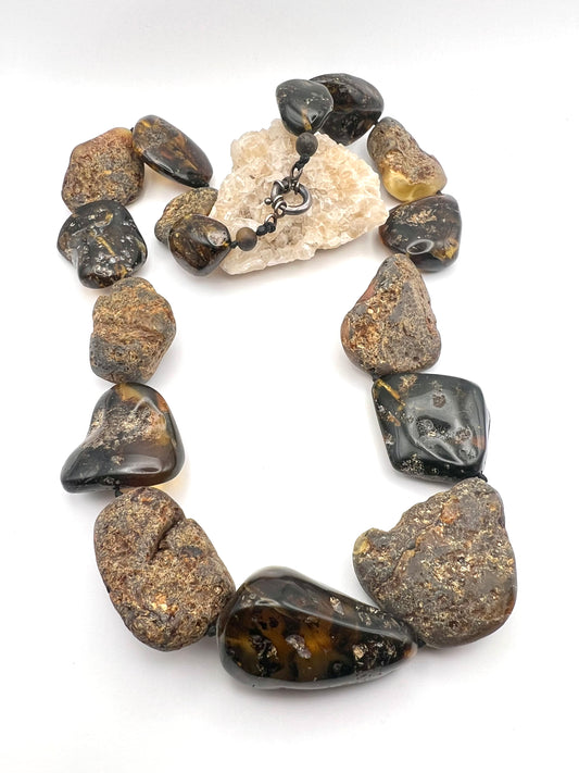 Beeindruckendes Collier aus poliertem Natur-Bernstein