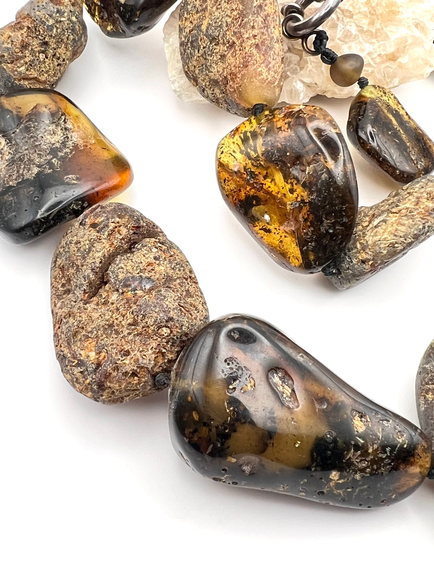 Beeindruckendes Collier aus poliertem Natur-Bernstein