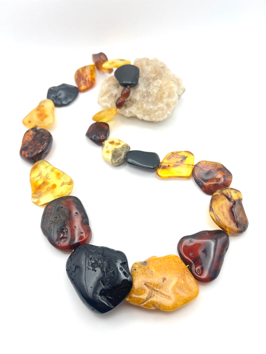 Beeindruckendes Collier aus naturbelassenem Natur-Bernstein
