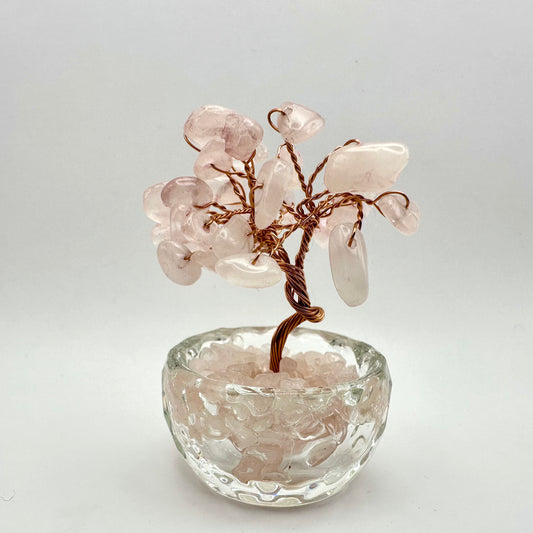 Kleiner, harmonischer Deko-Baum aus sanftem Rosenquarz