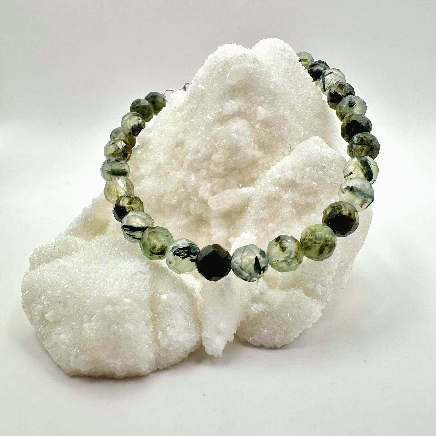 Zartes Armband aus facettiertem Prehnit