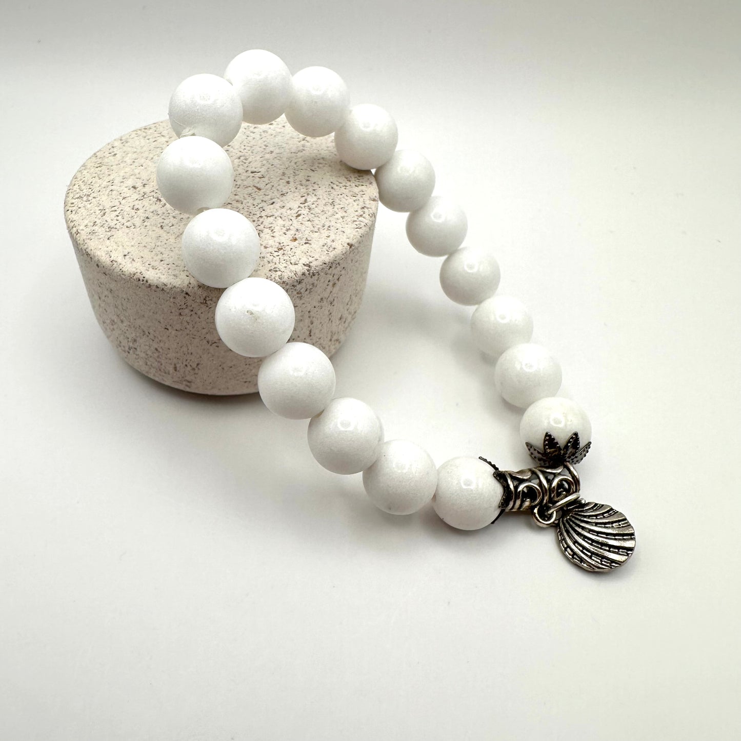 Weißer Nephrit Armband mit Muschel