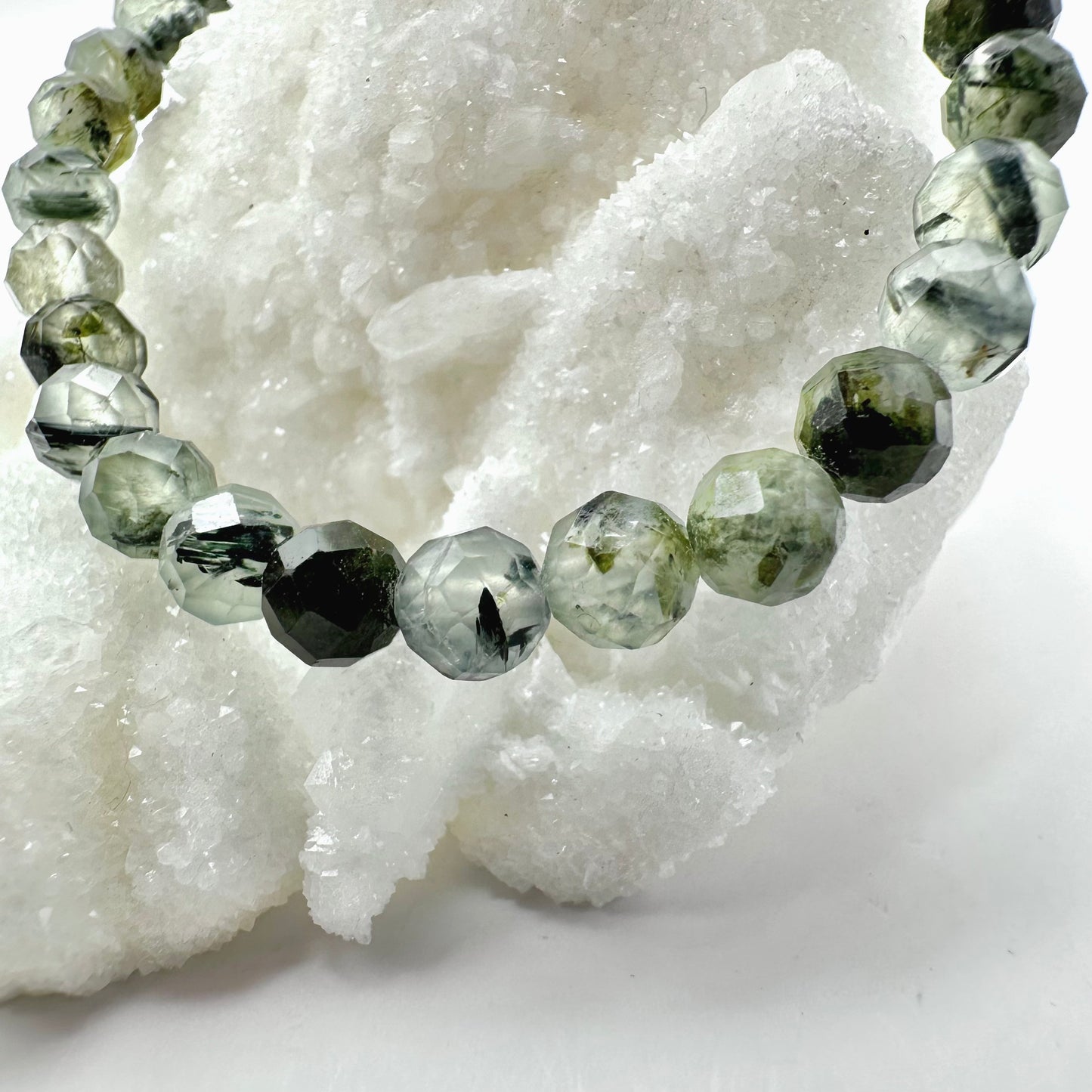 Zartes Armband aus facettiertem Prehnit