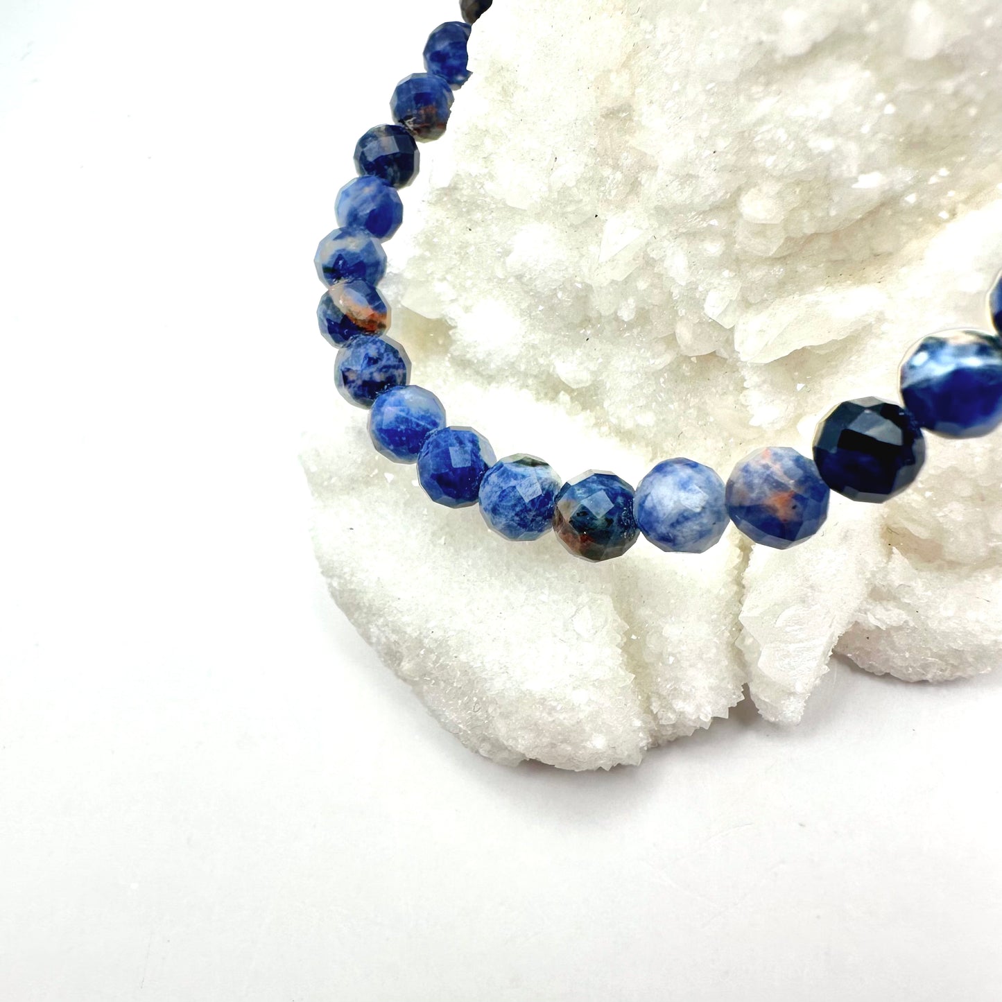 Faszinierendes Armband aus echtem Sodalith