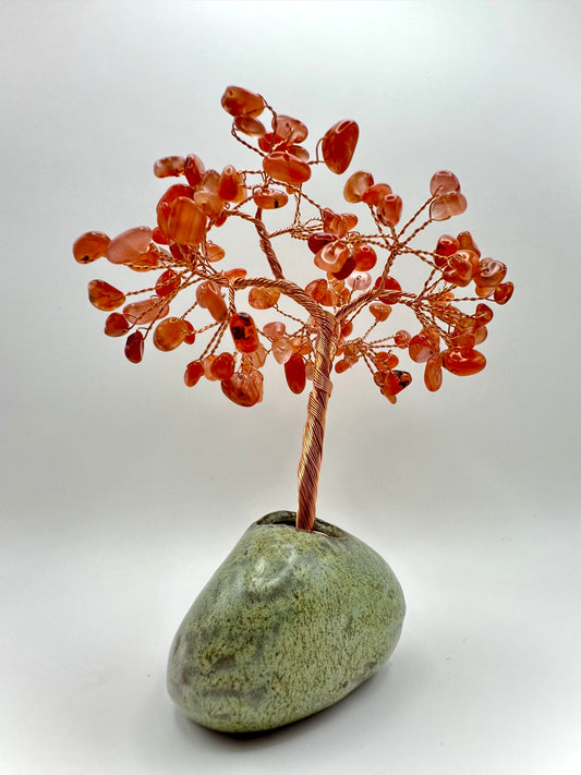 Energetisches Deko-Objekt aus leuchtendem Karneol