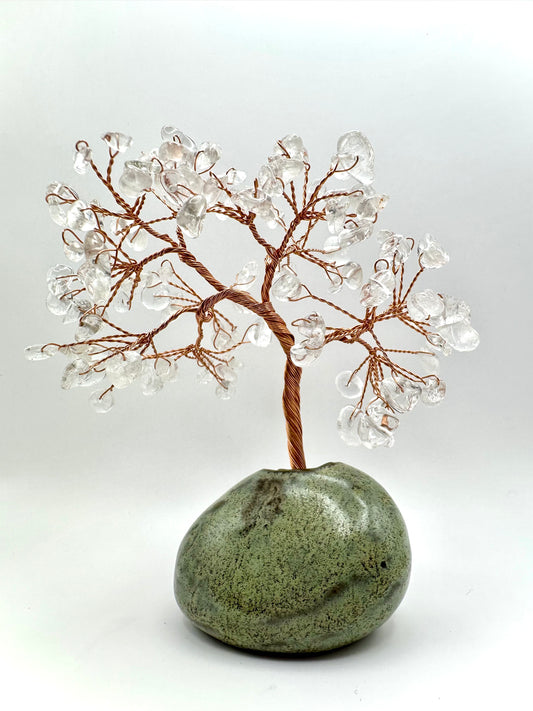 Strahlendes Deko-Objekt aus klarem Bergkristall